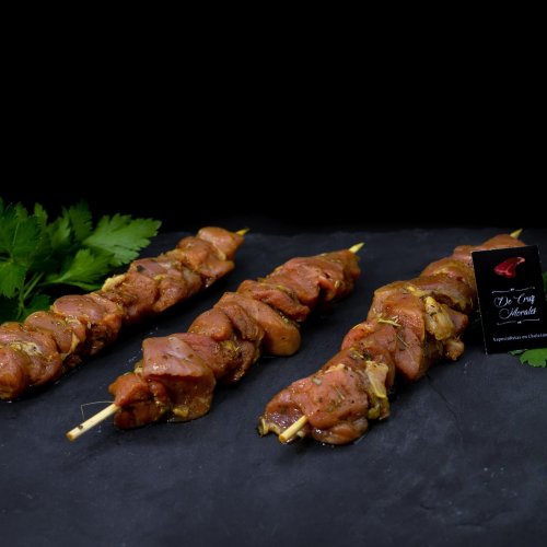 Pinchos en adobo amarillo